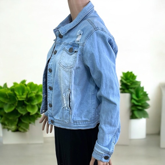 NEW VIP Jeans Distressed Long Sleeve Button Down with Pockets Denim Jacket - Picture 8 of 16